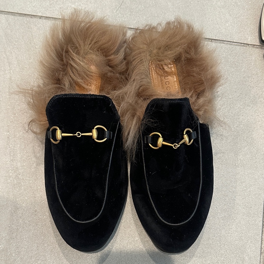 Gucci Princetown Black Velvet Loafers with Fur Lining size 39